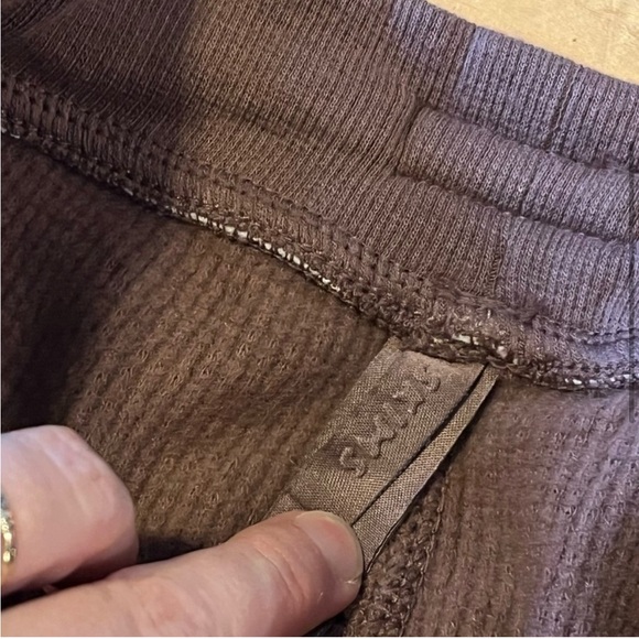 SKIMS Waffle Knit Lounge Soft Pants Loose Fit
Zipper Pockets size Small - Picture 4 of 10